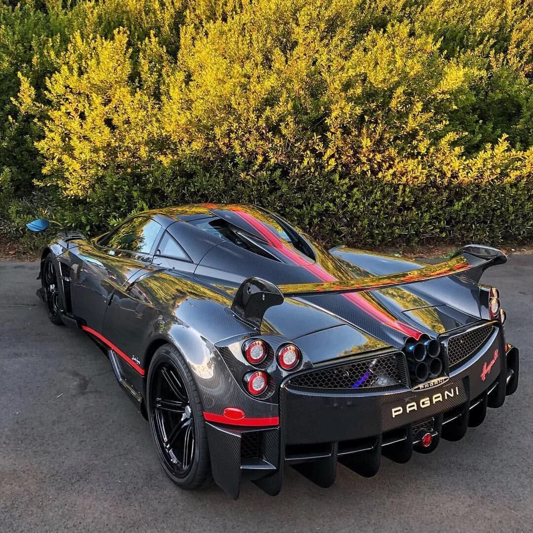 Pagani huayra r. Пагани уайра. машина pagani huayra. pagani huayra bc. пагани зонда хуайра.