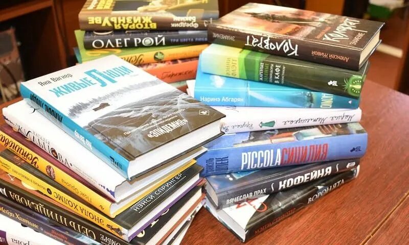 Книги, каталоги, журналы. Книжный клуб книга. Выставка книжные новинки. Новые поступления книг. Новые книги каталог.