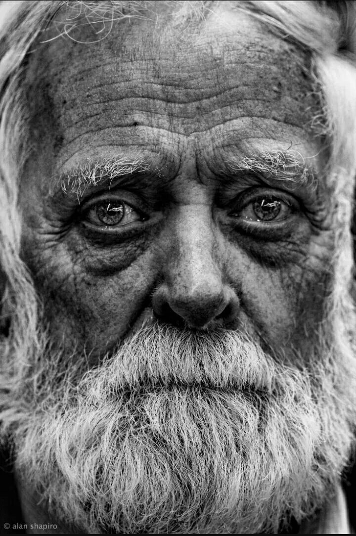 Взгляд старости. Лицо человека. Старые портреты. Портрет пожилого мужчины. Мудрое лицо.