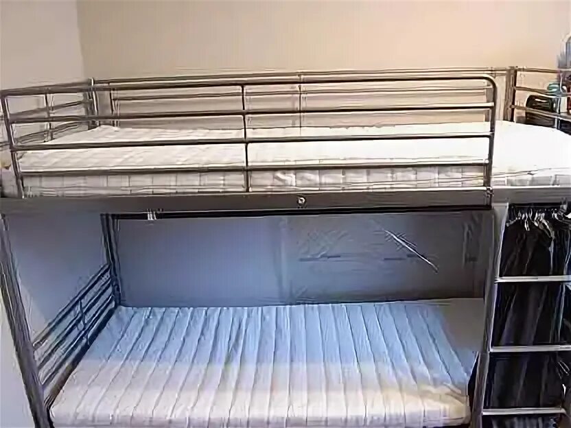 Икеа двухъярусная кровать белая металлическая с полкой. Двухэтажная кровать икеа бу. Двухъярусная кровать Смоленск. Авито двухэтажная кровать.