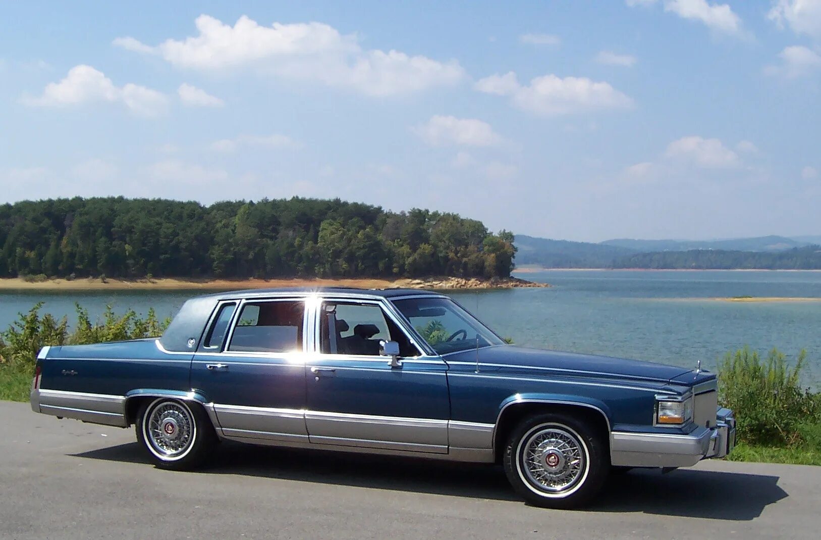 Американские автомобили в россии. Cadillac Fleetwood 1957. Кадиллак 80. Cadillac Fleetwood 1956. Cadillac Fleetwood Brougham 1996.