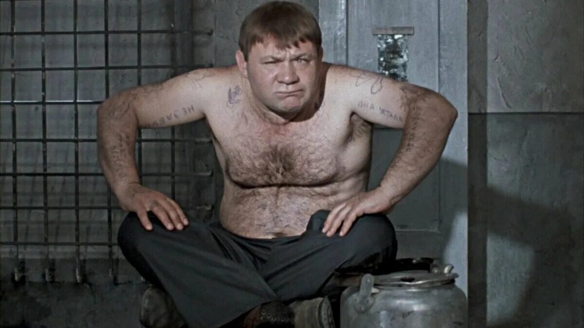 Отвечай за базар. Джентльмены удачи 1971 доцент. Доцент джентльмены удачи. Джентльмены удачи лошадью ходи. Доцент из джентльменов удачи.