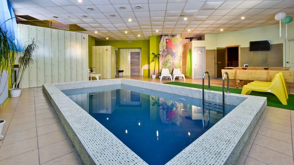бассейн в спа комплексе. спа комплекс уфа. спортивный комплекс изумрудный лес. бассейн панорама. спа комплекс уфа.