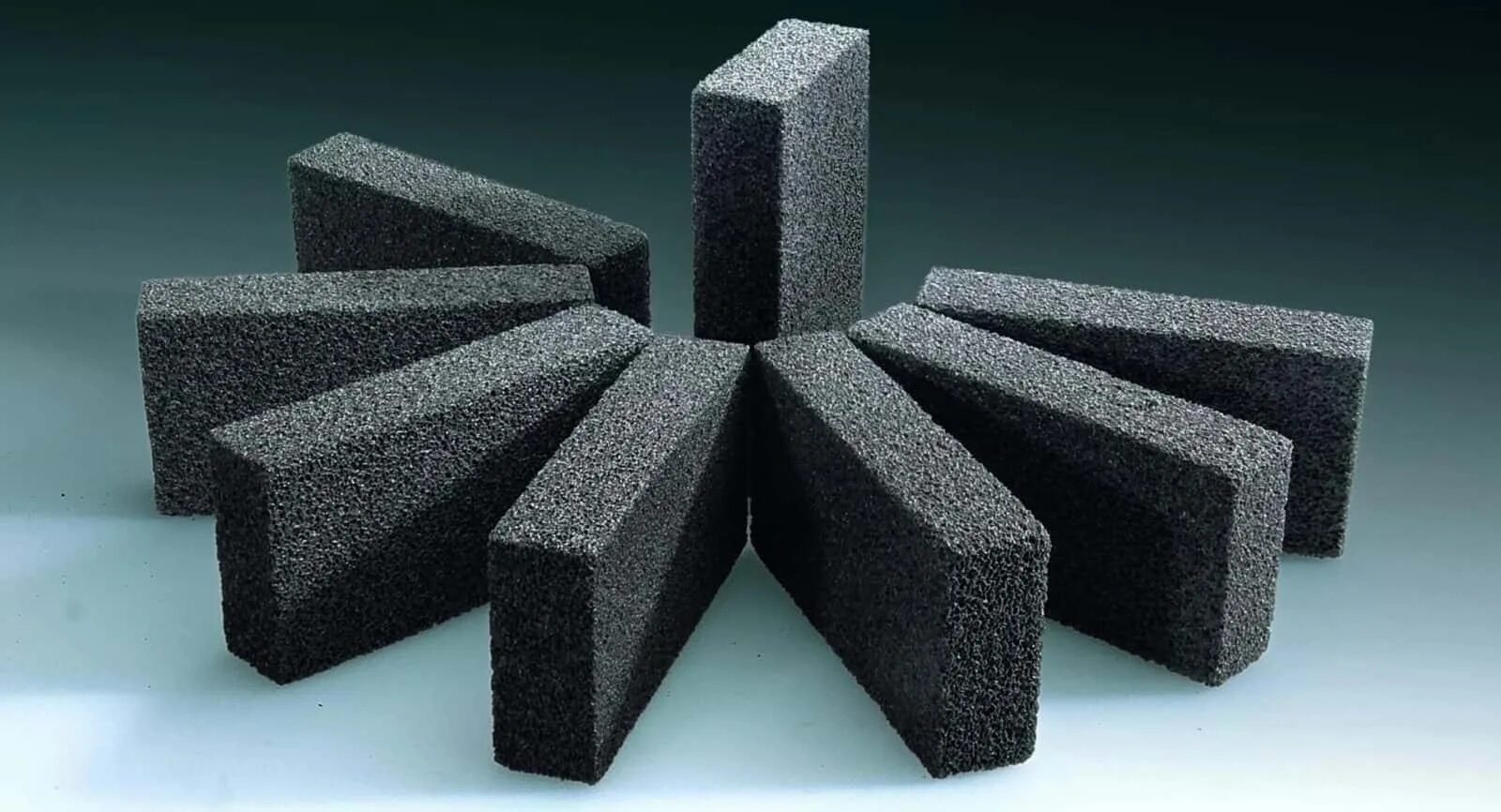 Пеноблок d700. Пенополистиролбетон d400. Современный пористый строительный материал название. Блок ячеистый газобетонный. Пористость газобетона d500.