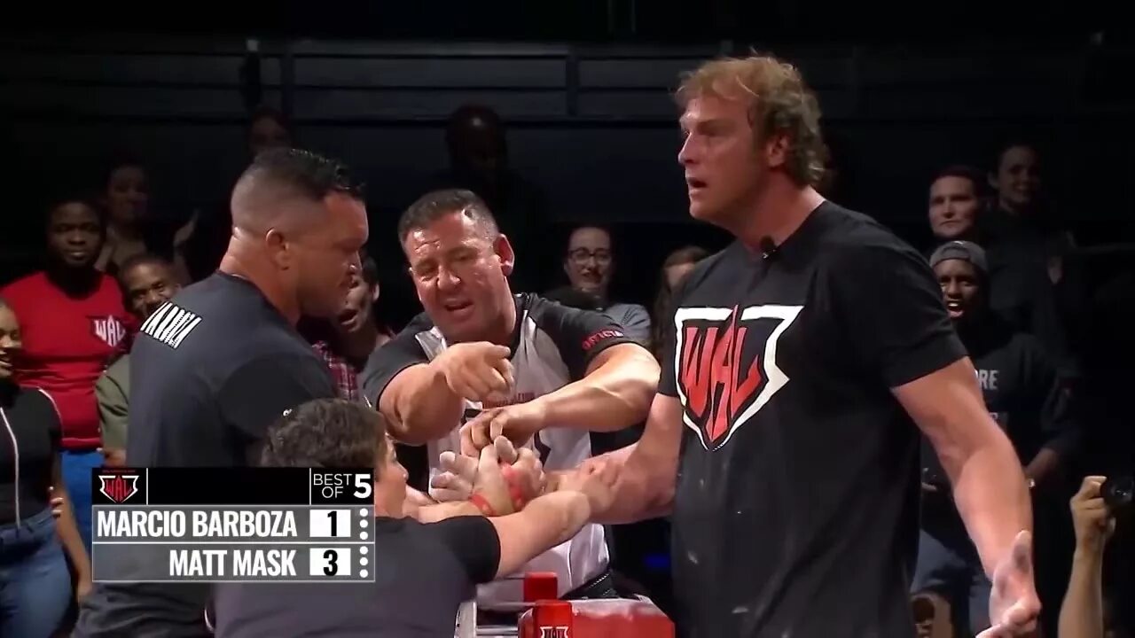 Matt mask. Мэтт маск ларрат. мэтт маск армрестлинг. devon larratt and matt mask. devon larratt vs matt mask.