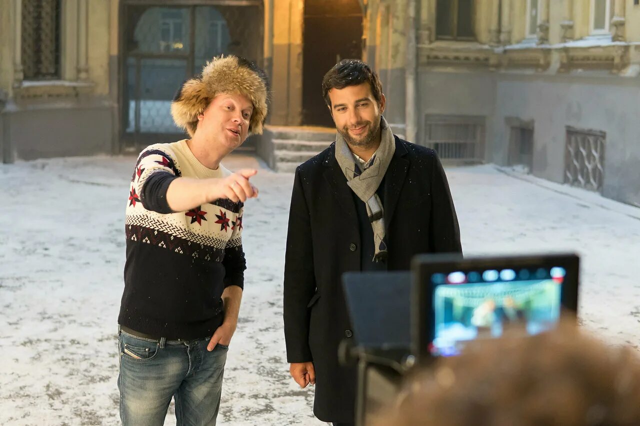 елки 2021 фильм. тимур бекмамбетов на съёмках ёлки. елки 2 ургант светлаков. елки 2022 фильм. елки новые когда снимали.