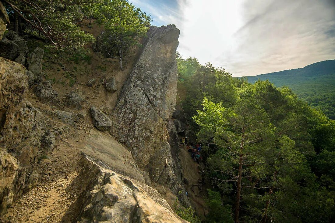 Каньон прохладный головинка. Каньон реки бешенка. Дырки в скалах. Мамедова щель лазаревское. Мамедово ущелье лазаревское.