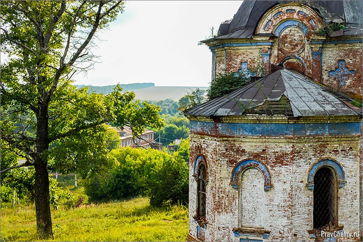 Село зашло. Крынды Церковь. Село Крынды Церковь Татарстан. Церковь Петра и Павла Крынды. Деревня Крынды Агрызского района.