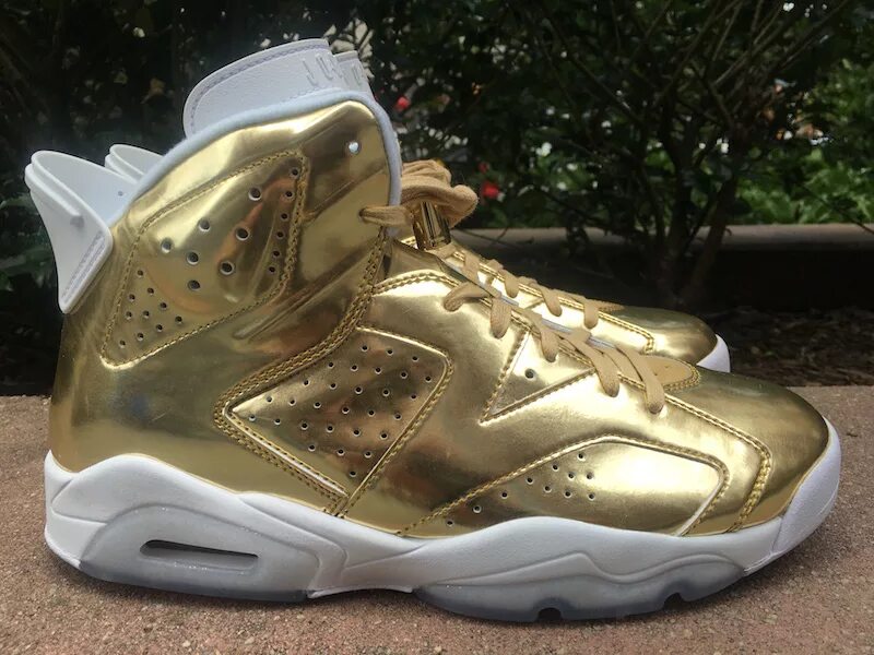 Jordan gold. Jordan 6 Metallic Gold. Jordan 6 White Gold. Air Jordan Retro 1 Black Pinnacle Gold.