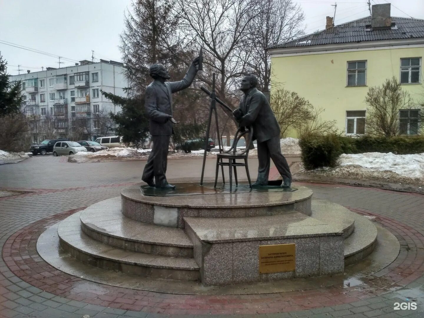 Циолковского 2 калуга. Памятник циолковскому калуга 2. цицолковский и королёв памятник в калуге. памятник циолковскому в калуге на вокзале. калуга памятник кораблю.
