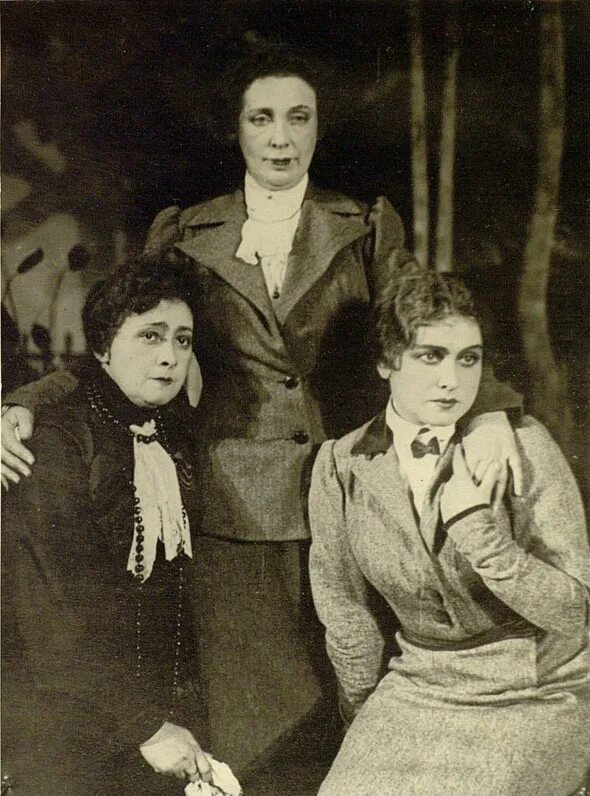 Три сестры мхт 1901. Станиславский в роли вершинина. Три сестры мхт 1901. Лилина жена станиславского. Сестры станиславского.