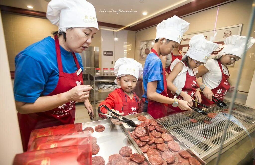 Авиапарк город профессий кидзания. Кидзания в москве авиапарк. Кидзания работа. Парк кидзания в москве. Kidzania в москве авиапарк.