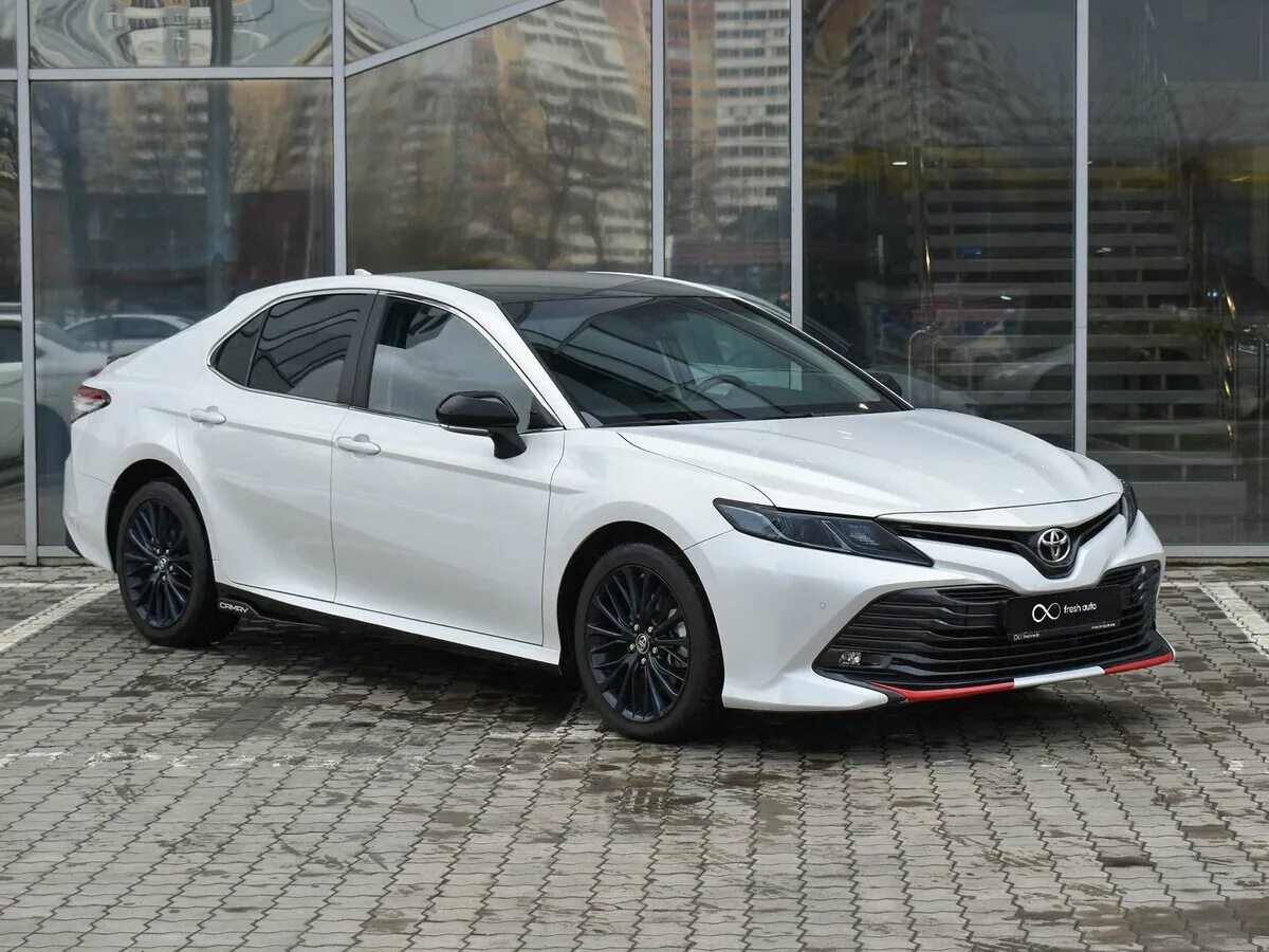 Тойота белая 2019. Белая камри 70 2. Toyota camry 2020 2. Тойота камри перламутр 2021. Тойота белая 2019.