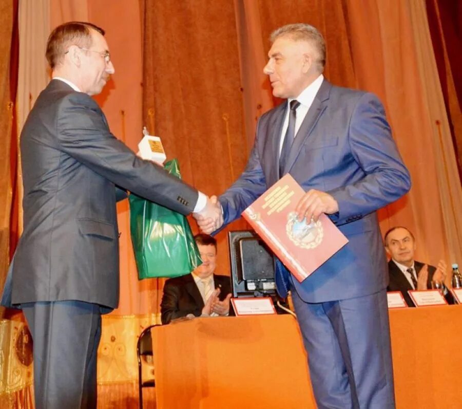 полицейские катав ивановск. военкомат еманжелинск. милиция еманжелинск 2010. костыря борис алексеевич военкомат. сотрудник военкомата.