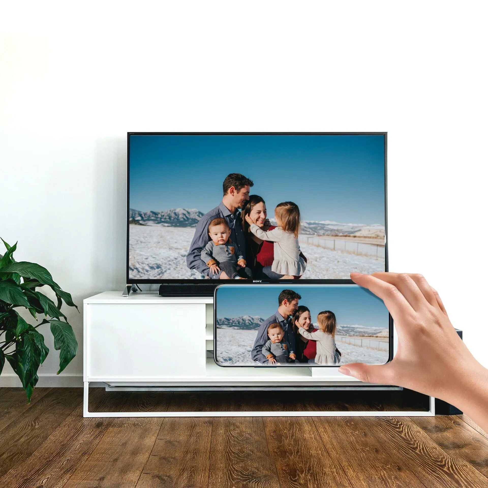Miracast телевизор монитор. Russian television. Телефон канал. Трансляция экрана телефона на телевизор. Закачай телевизор на телефон.