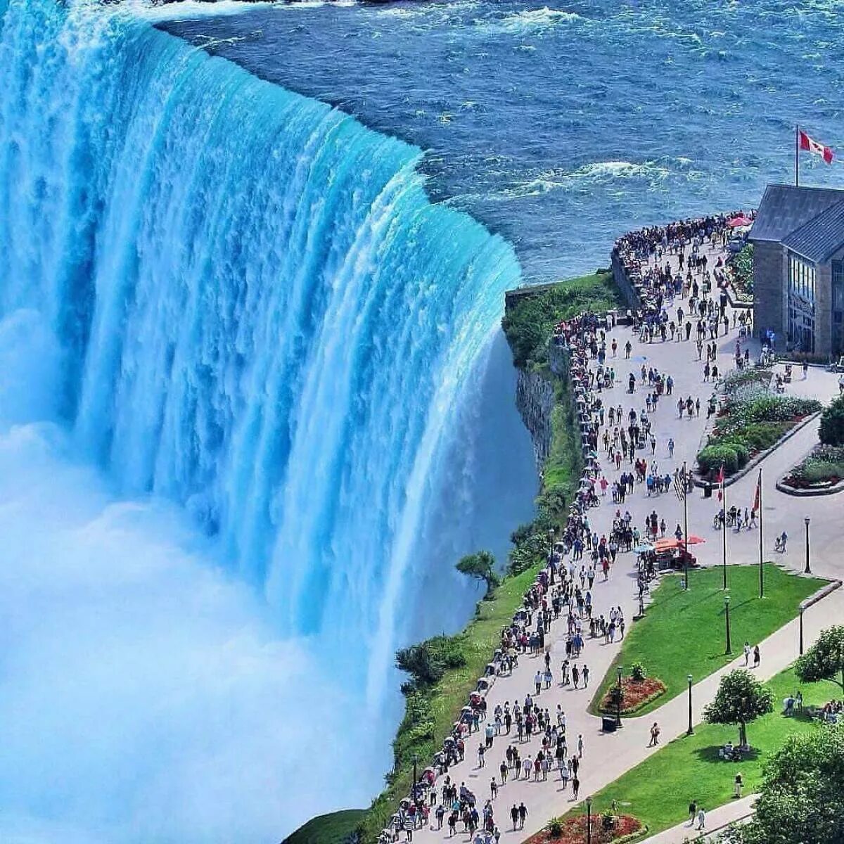 Самые яркие достопримечательности. Ниагарский водопад США. Канада водопад Ниагара. Ниагарский водопад Онтарио. Ниагарский водопад чудо света.