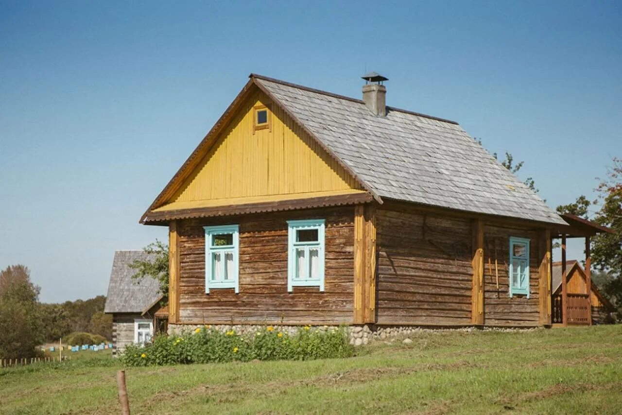 Сельский дом Беларусь. Деревенский домик. Деревенский деревянный дом. Обычные Деревенские дома. Купить дом за 1 базовую в беларуси