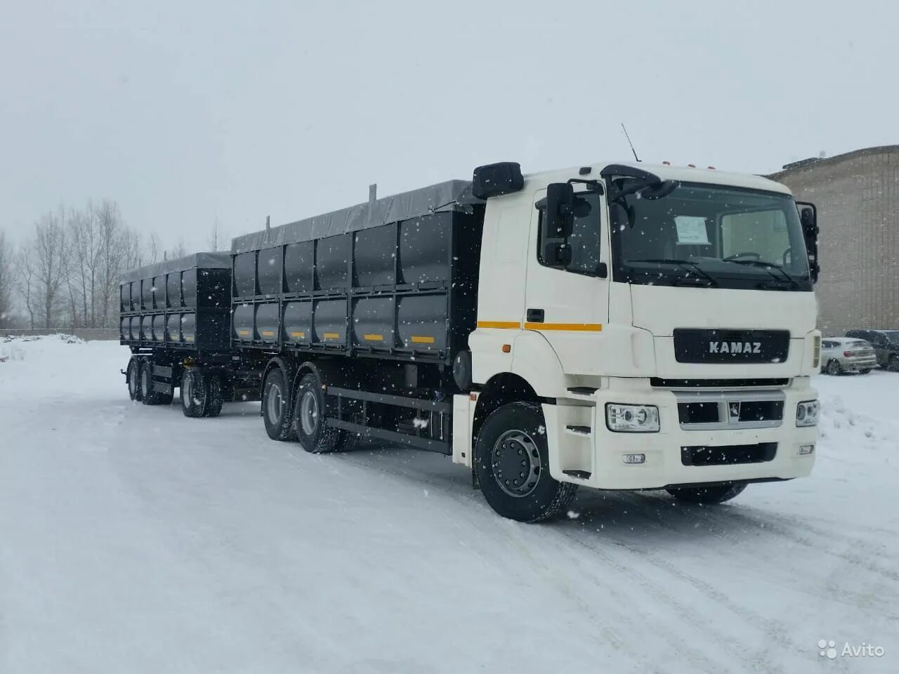 Камаз 65207 купить. КАМАЗ 65207 бортовой зерновоз. КАМАЗ 65207 зерновоз самосвал. КАМАЗ 65207 зерновоз с прицепом. Автомобиль КАМАЗ 68901 Т зерновоз с прицепом.