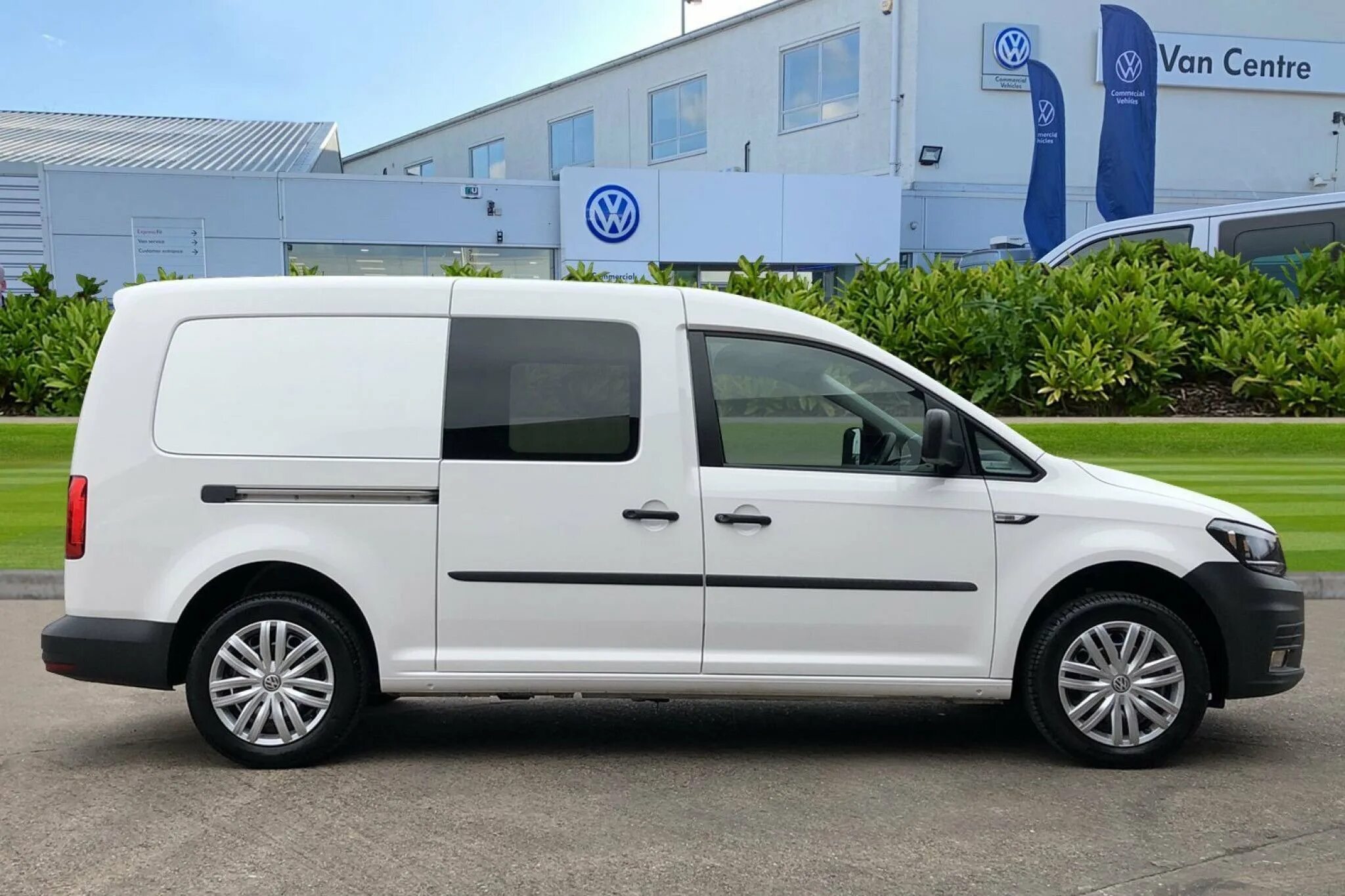 Volkswagen 2k. Фольксваген Кадди. Volkswagen Caddy Maxi van. Фольксваген Кадди 2020. Фольксваген Кадди 5.