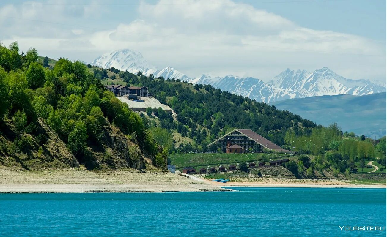 Казеной ам отель. Озеро в чечне кезеной ам база отдыха. Озеро в дагестане казеной ам. Кезеной ам озеро что в озере. Озеро кезеной.