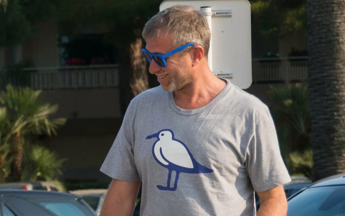 Миллионер поневоле movie. Обычный парень оказался миллиардером. Флирт с дьяволом актриса. Игорь рыбин миллиардер. Парень из пригорода стал миллионером фильм.