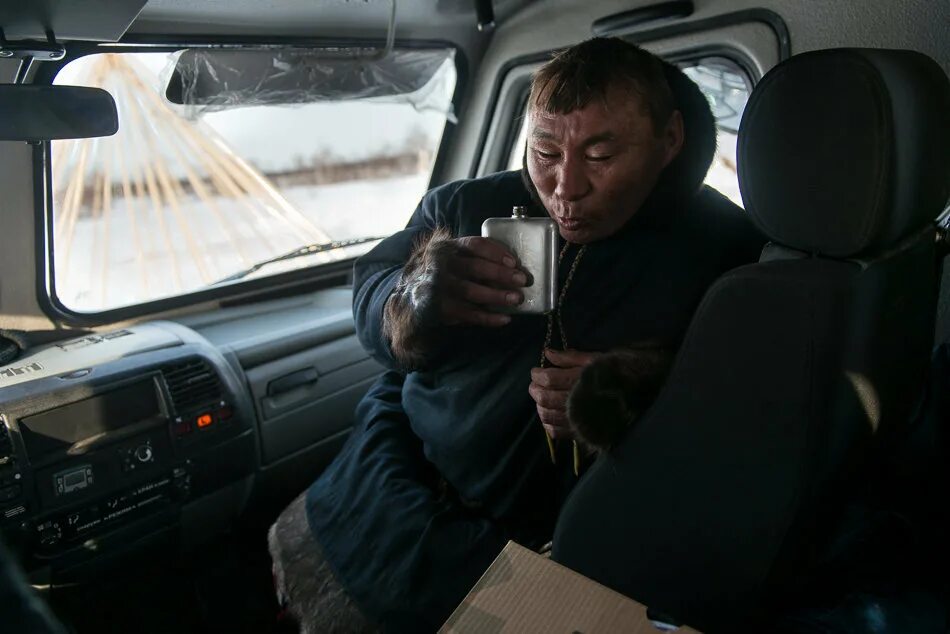 Форум суровая. Суровость жизни. Суровая жизнь прогера. Фото Заполярная правда. Суровая жизнь в России картинки.