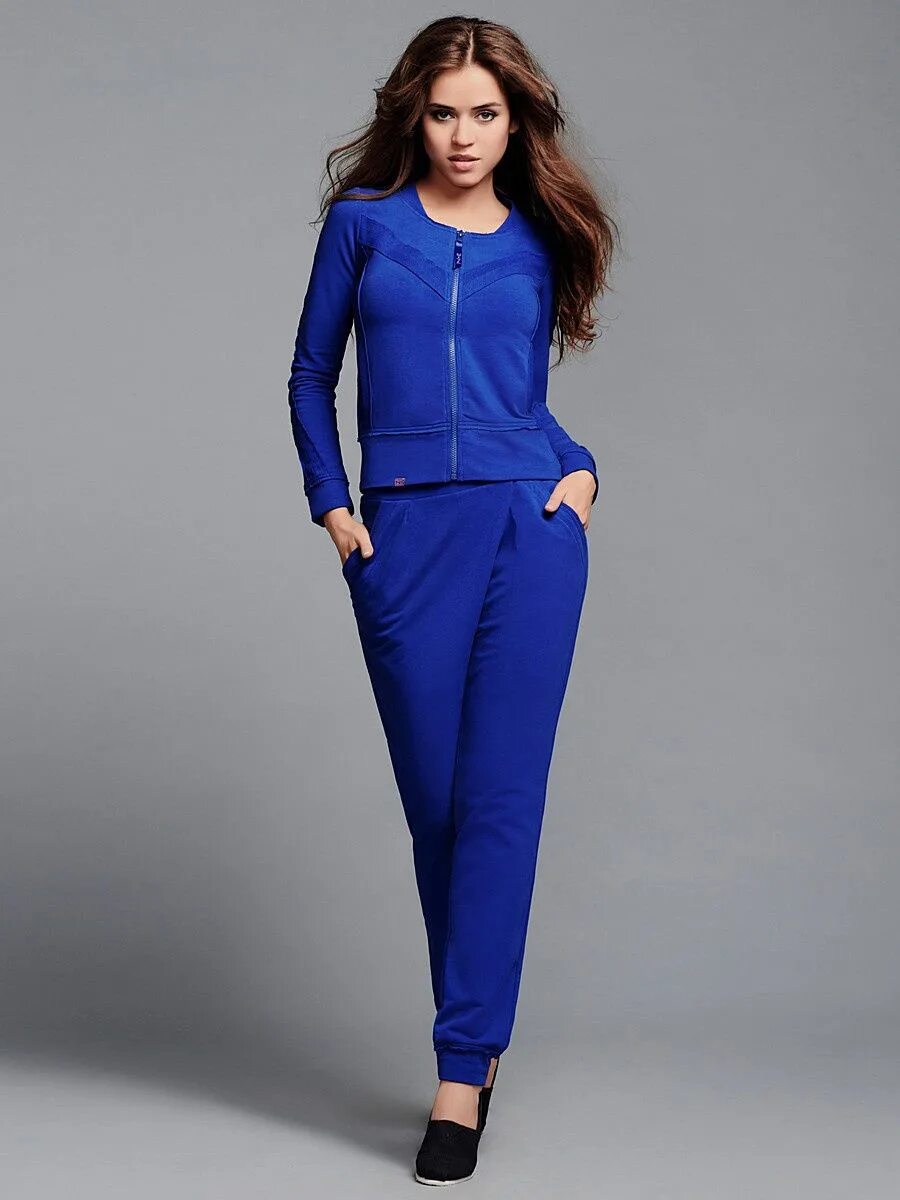 молодежные костюмы для девушек. яркие костюмы для девушек. синий костюм женский. синий образ для девуююю. яркие образы для девушек.