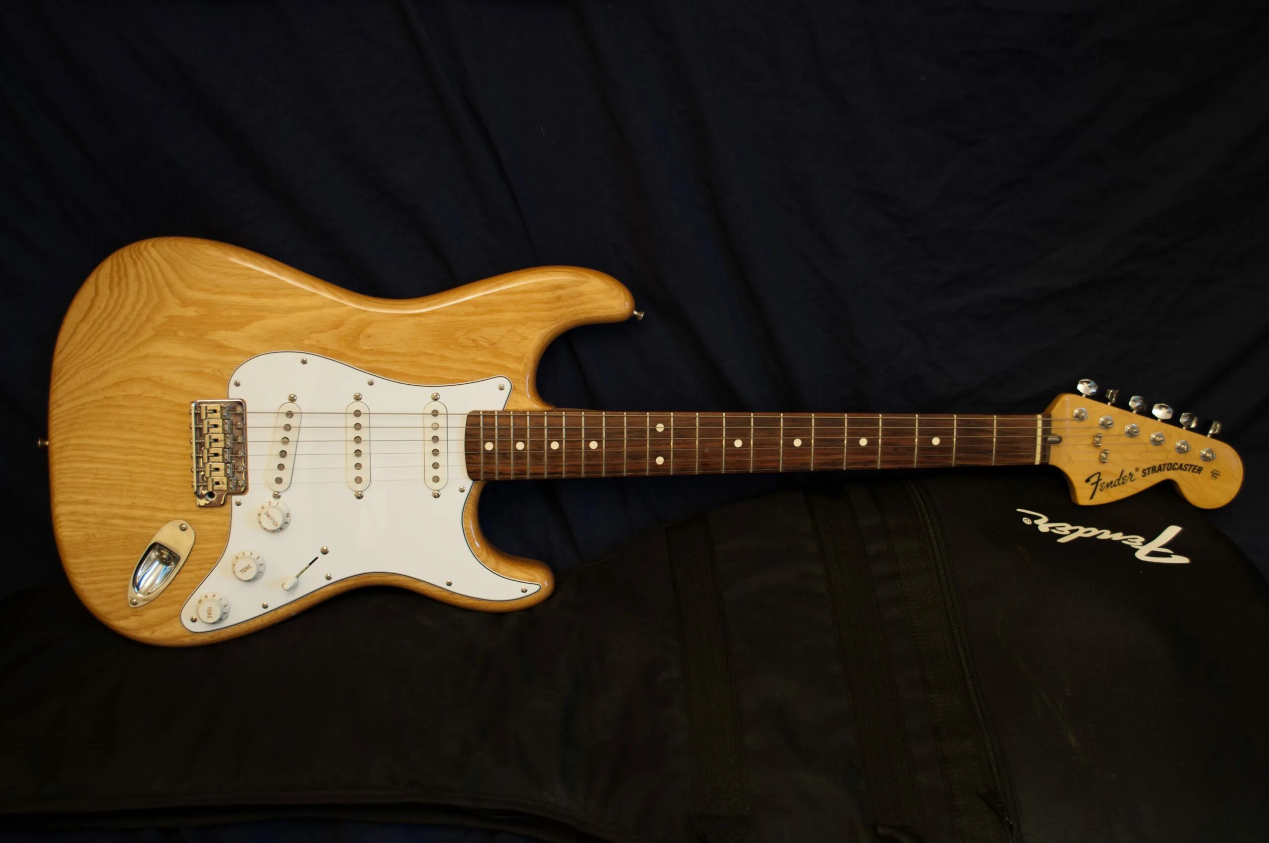 Fender's. Fender 70s. Stratocaster 70s. Classic Series Strat 70. Fender Classic Series 70s natural.