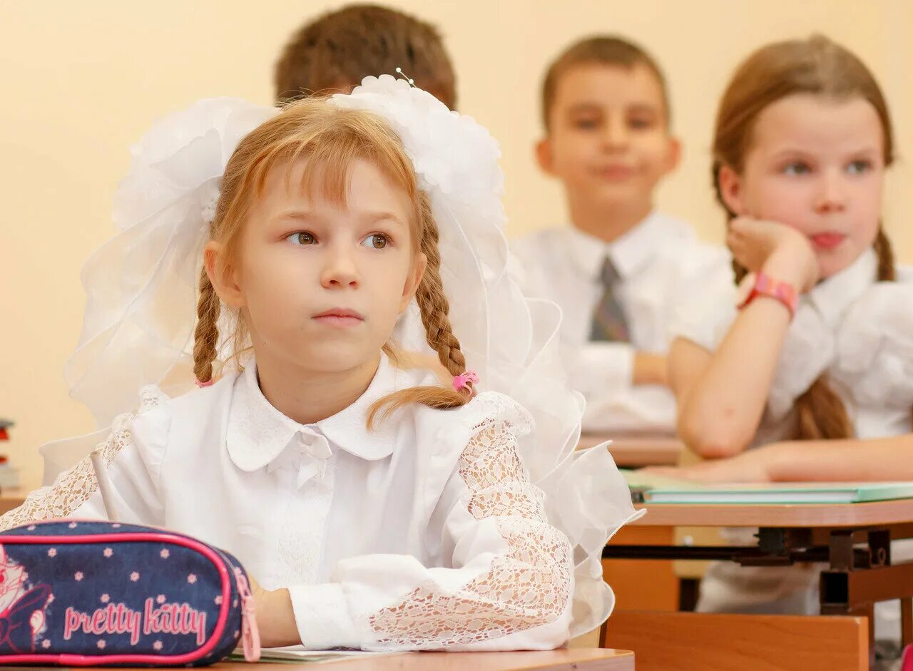 Интернет уроки 1 класс. Фотосессия в школе 1 класс. урок в первом классе иркутск. фото в школу в 1 класс размер. игры для 1 класса в классе на уроке.
