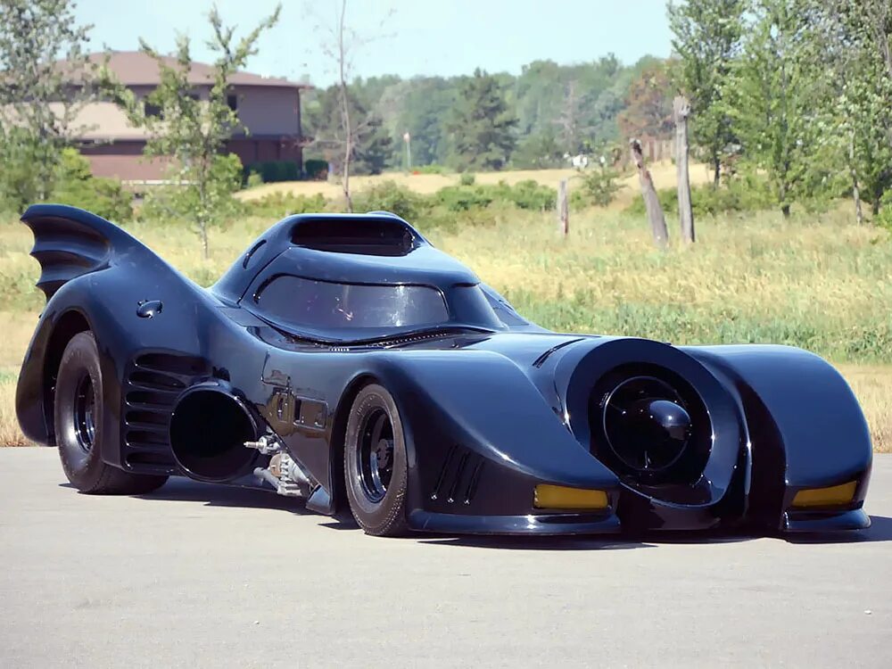 Машины в 1 настоящие. Бэтмобиль тима бертона. Mclaren f1 1999. Bugatti veyron 16. Bugatti вейрон.