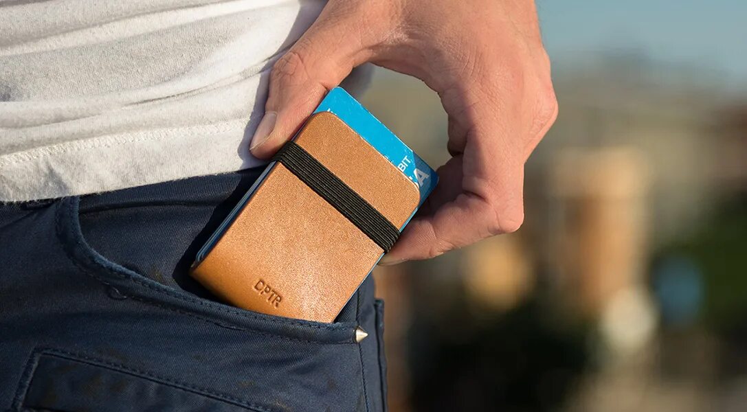 Samsung s wallet. Кошелек New Wallet Construct. Minimalist Wallet. Bellroy пластиковый кошелек. Wallet Card.