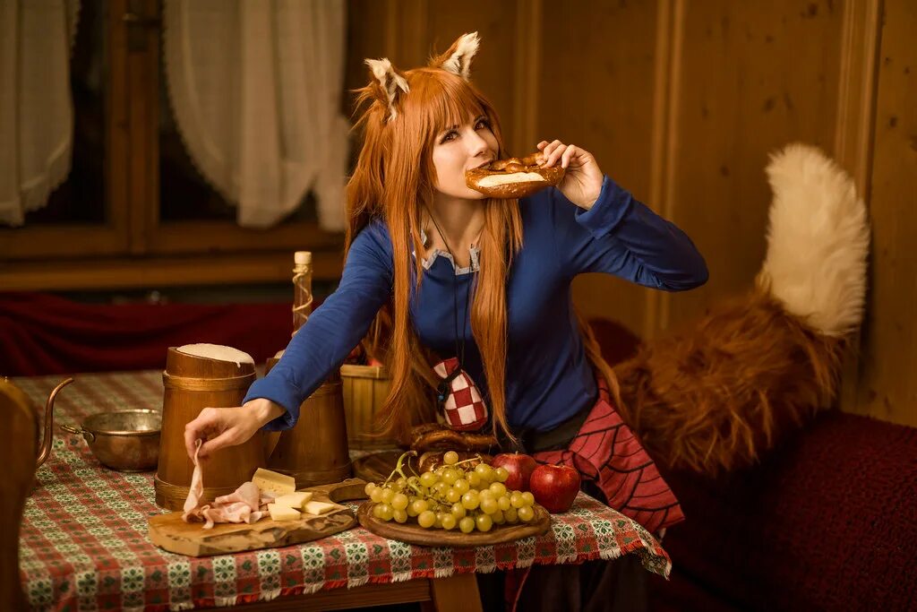 Дейли хоро гороскоп. Horo Spice and Wolf косплей. Волчица и пряности косплей Холо. Spice and Wolf Horo Cosplay. Волчица Холо косплей.