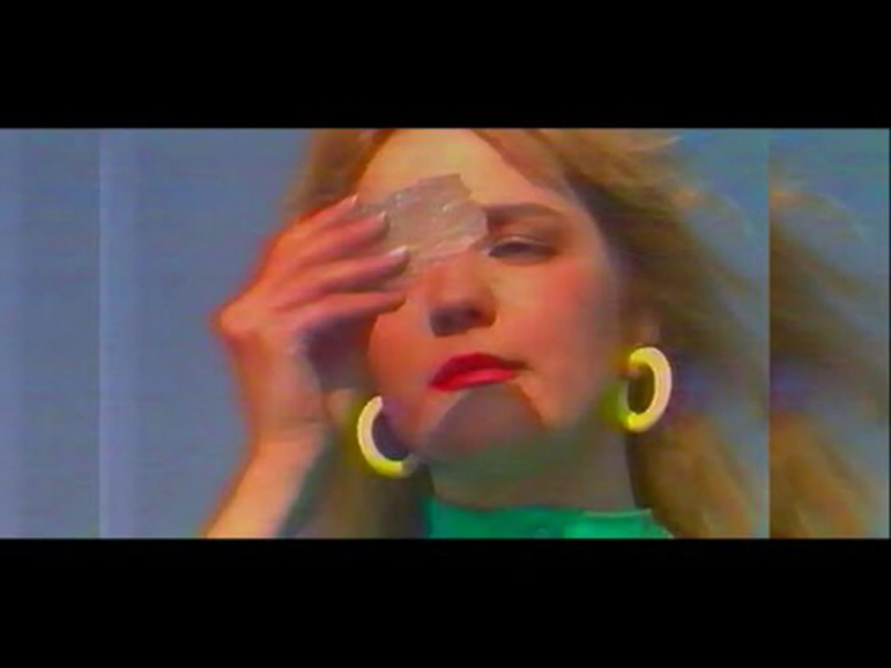 Буланова не плачь клип 1991. Текст песни плачь. Текст песни не плачь бумер. Слушать песню мама не плачь. Слова песни плакала.