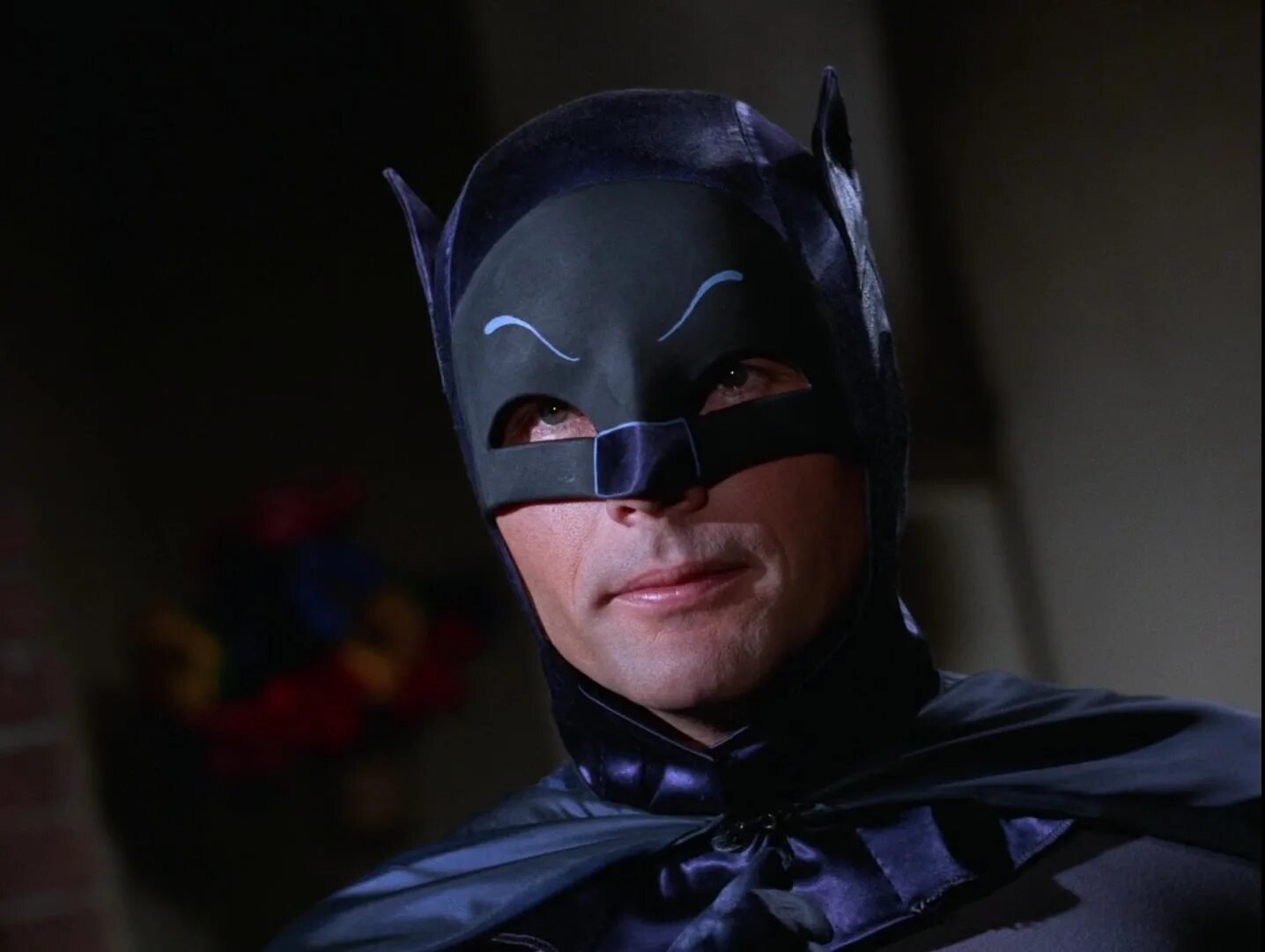 старый бэтмен. сериал бэтмен 60. старый костюм бэтмена. старый бэтмен. бэтмен сериал 1943.