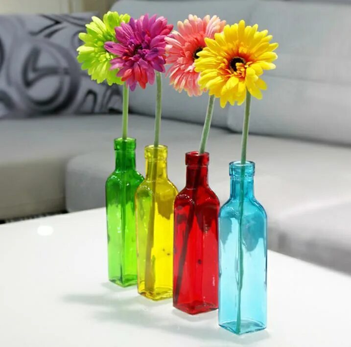 Цветные бутылочки. Разноцветные бутылки для интерьера. Цветы в бутылочке. Бутылочки с цветами. Цветы в стеклянных бутылках.