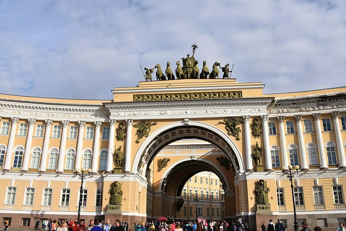 Арка главного штаба в санкт-петербурге 19в. Церковь мадлен в париже ампир. Михайловский дворец в санкт-петербурге архитектор. Михайловский дворец корпус бенуа. Стиль ампир в архитектуре санкт-петербурга.