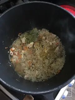 В плов кладут лавровый лист