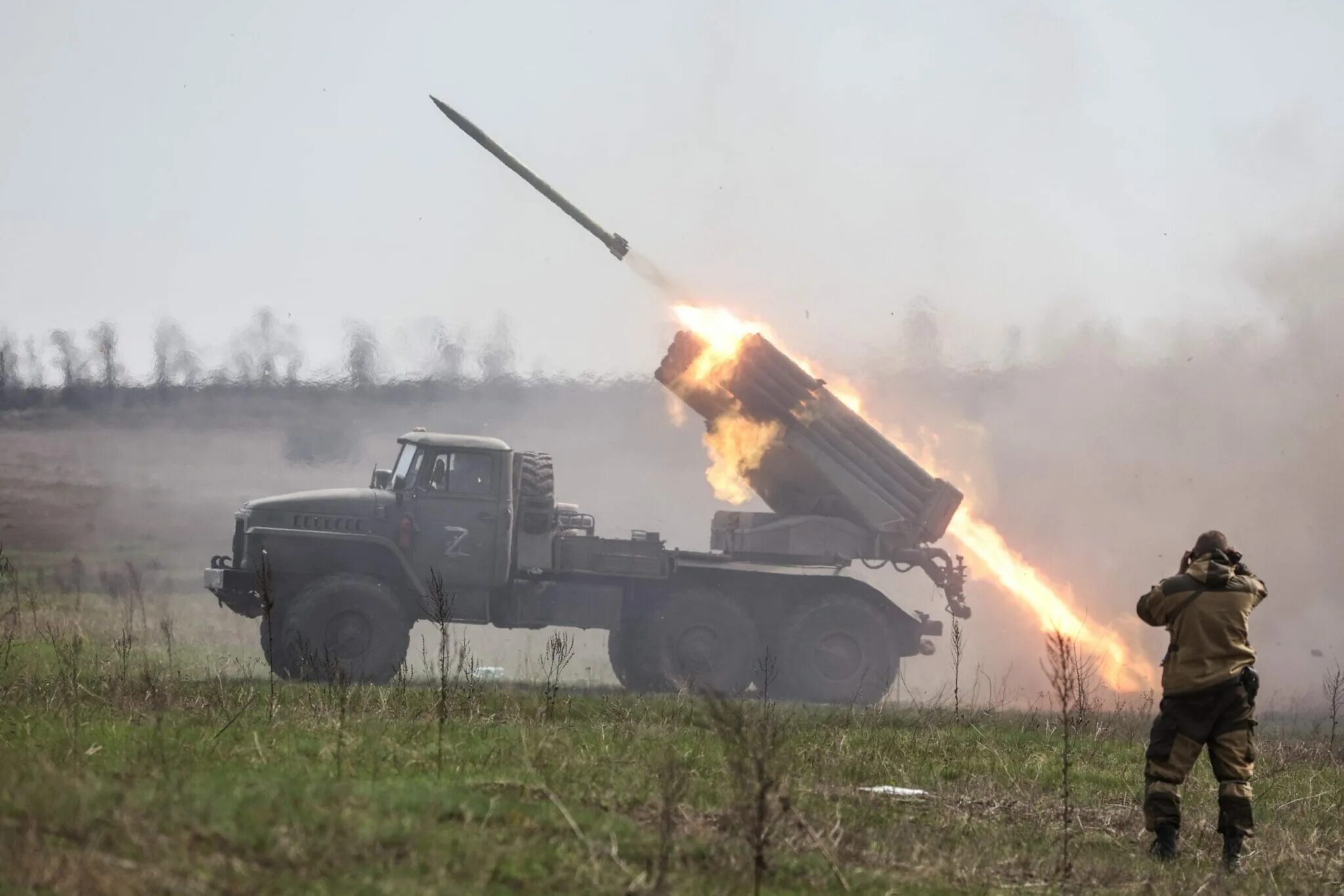 Военные события в стране. Артиллерия. Российская артиллерия. Ракеты. Военные действия.