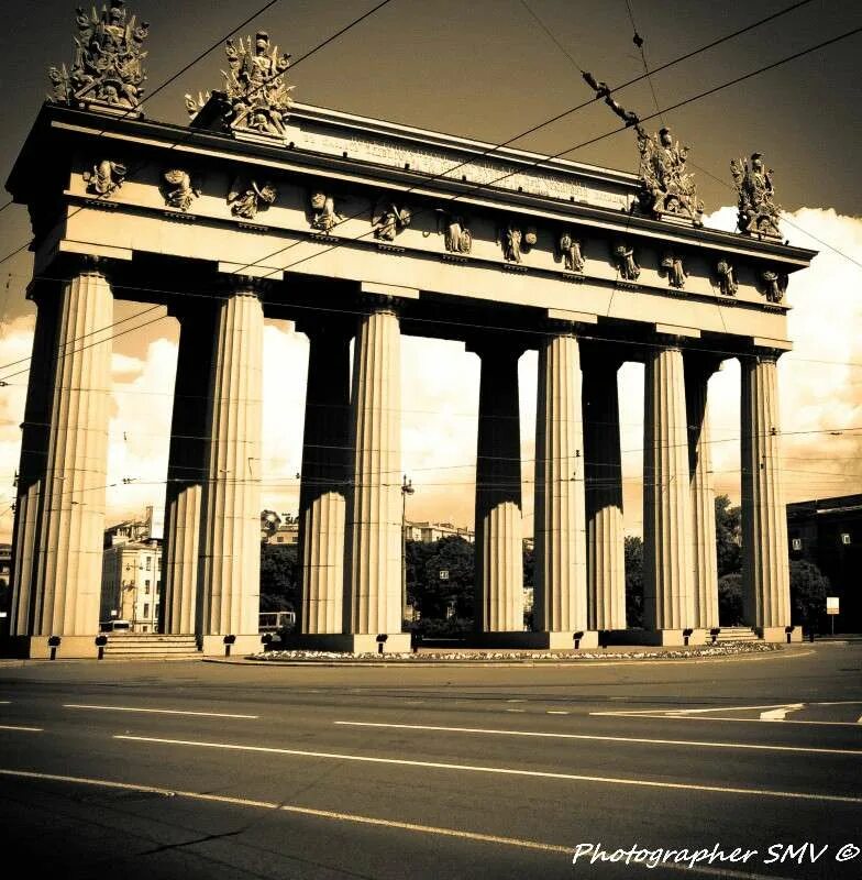 компания московские ворота. московские ворота санкт-петербург ночь. площадь московские ворота санкт-петербург. компания московские ворота. триумфальная арка московские ворота в санкт-петербурге.