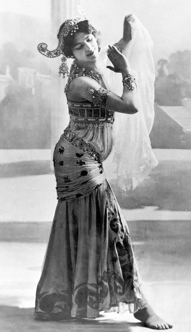 Маргарита гертруда зелле. Шпионка. Мата хари танцовщица. Разведчица мата хари. Разведчица мата хари.