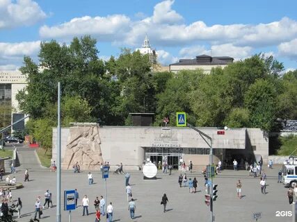 Баррикадная сколько выходов