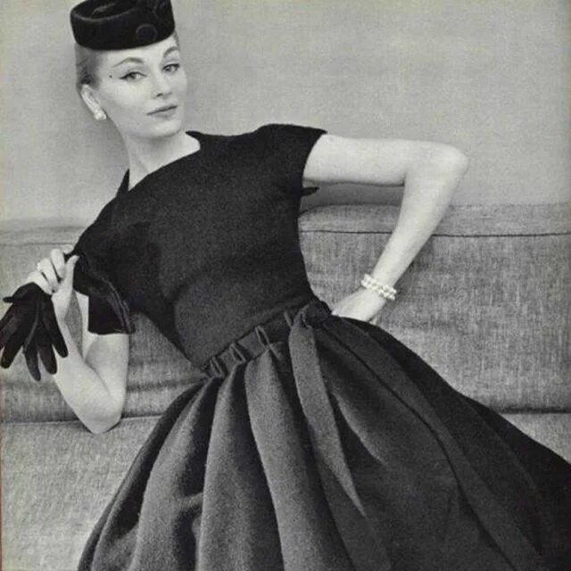 New look generation. Кристиан диор new look 1947. кристиан диор new look. кристиан диор нью лук 1957. стиль new look кристиана диора.