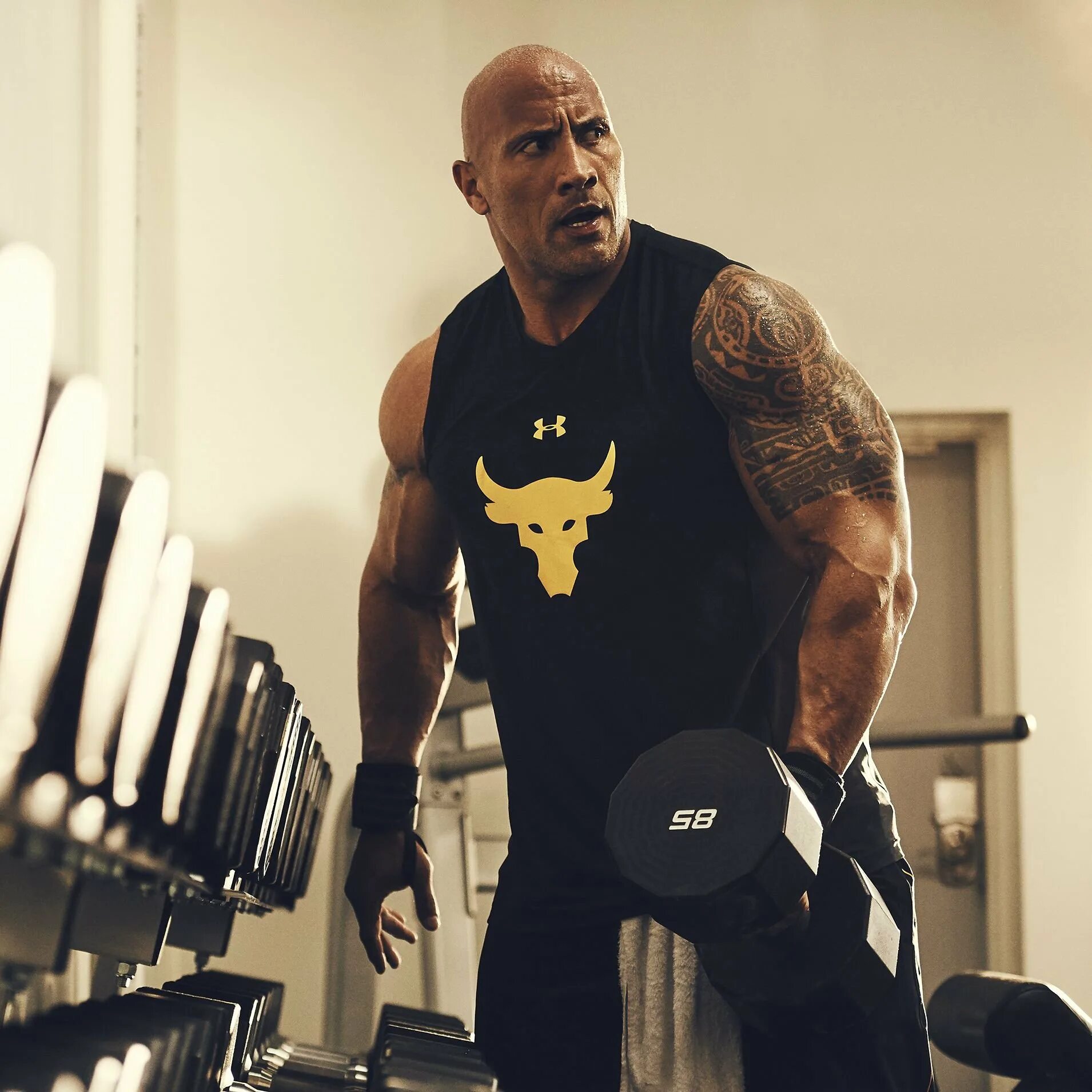 Дуэйн скала джонсон на белом фоне. Скала джонсон. Дуэйн джонсон. Скала дуэйн джонс. С днем рождения от скалы джонсона.