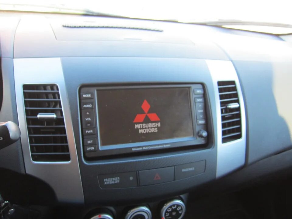 Магнитола Mitsubishi Outlander XL. Магнитола Mitsubishi Outlander XL 2010. Магнитола Mitsubishi Outlander XL 2007-2011.