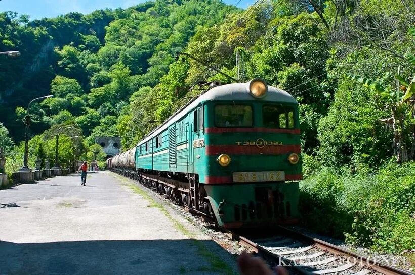 Псоу новый афон. Гагры Абхазия железная дорога. Абхазия железная дорога Сухум. Железная дорога Адлер Сухум. ЖД вокзал Гагра.