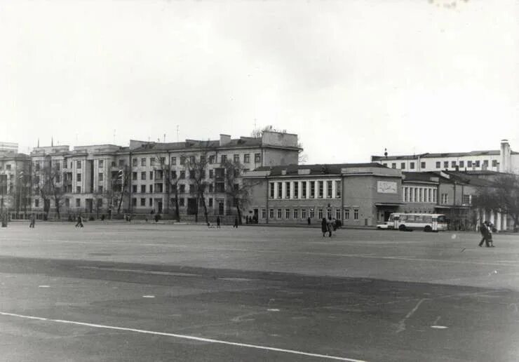 Площадь Куйбышева раньше. Куйбышев 80-х годов. Площадь Куйбышева в Чимкенте 70 годов. Площадь Куйбышева новый год. Где в куйбышеве можно