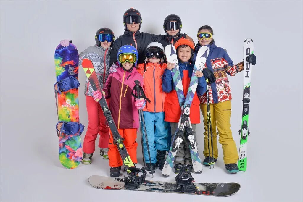 Горнолыжное снаряжение. Горнолыжное снаряжение алматы. Цахкадзор фрирайд. Горнолыжное снаряжение алматы. Зимний курорт лыжи.