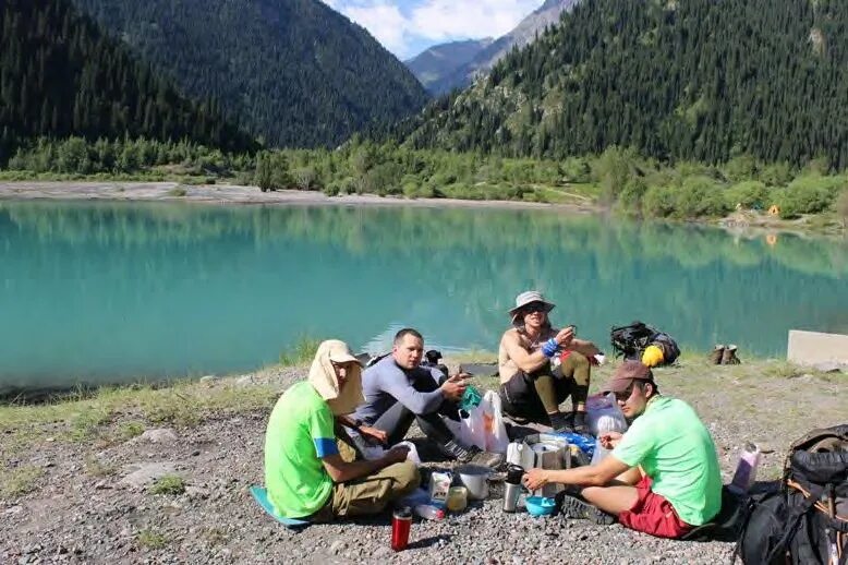 Школьный поход. А 4 в походе. Палатка в горах. Поход крым. А 4 в походе.