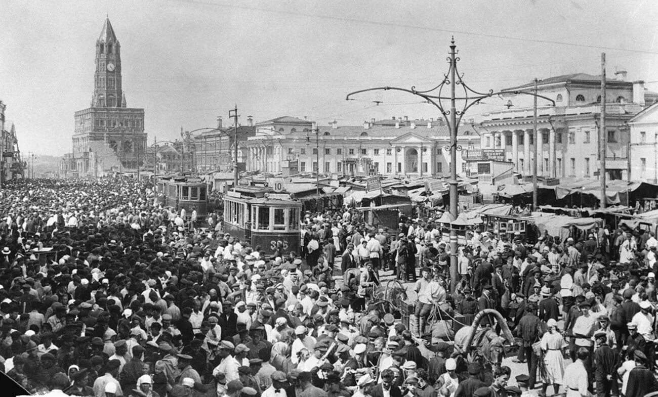 Новые города 1920 1930 годы. Сухаревский рынок в Москве 1920-е годы. Москва в фотографиях Наума Грановского 20е годы. Сухаревская площадь в 1950 году. Рынок Сухаревка в Москве.