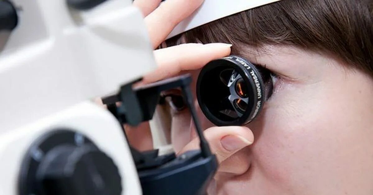 Визометрия биомикроскопия глаза. Осмотр сетчатки глаза линзой Гольдмана. Гониоскопия Гольдмана это. Офтальмоскопия глазного дна. Офтальмоскопия линзой